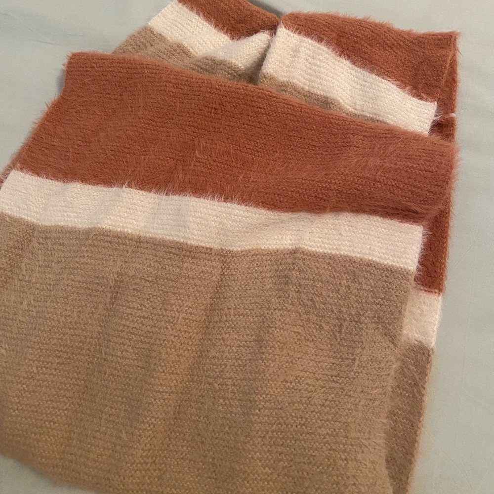 🧣Altar’d State cozy yarn scarf, stripe yarn circle scarf, wraps